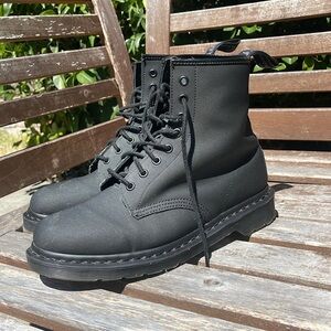 Men’s size 10 / black Doc Marten Boots